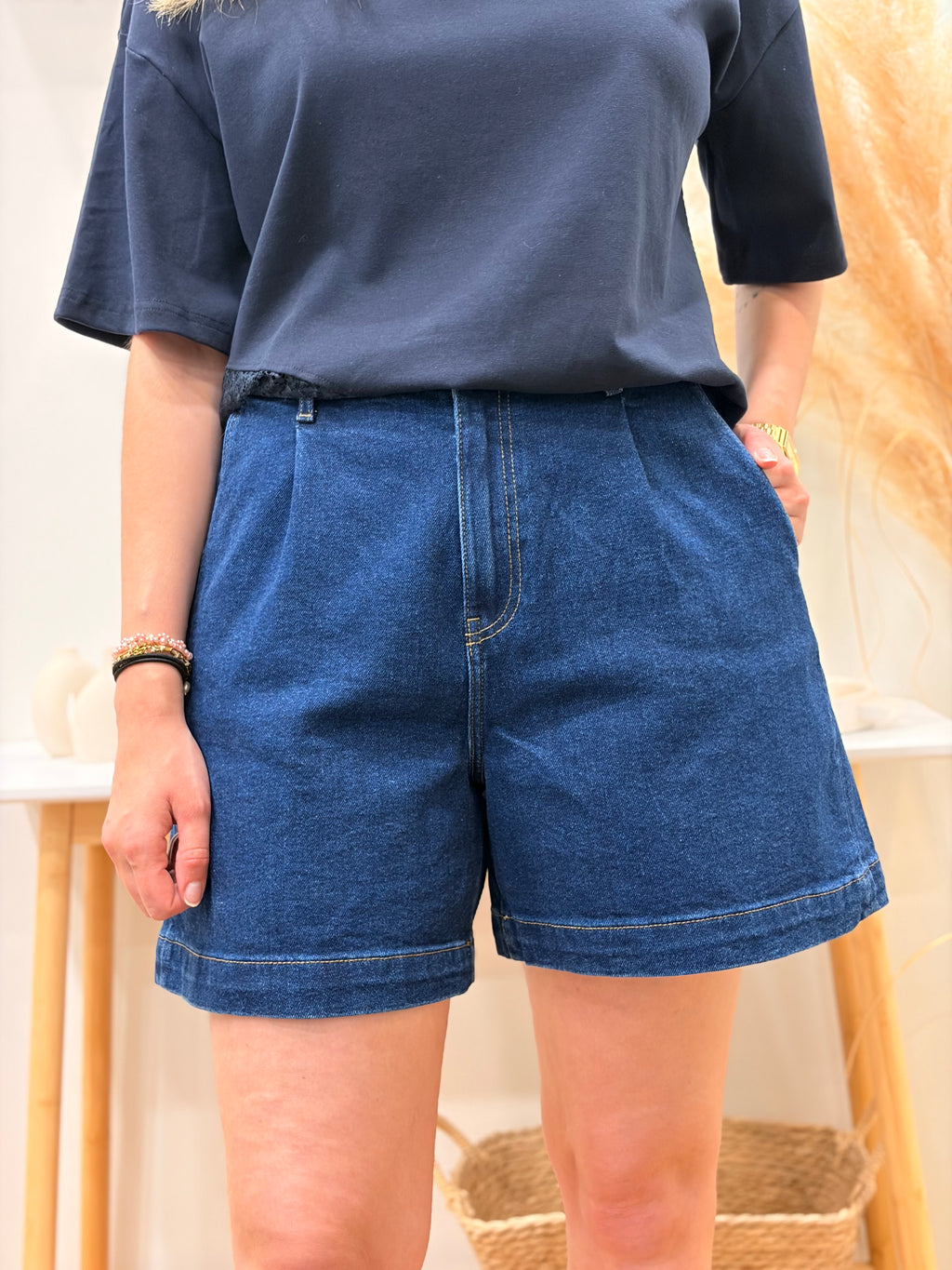 Short VALERIE