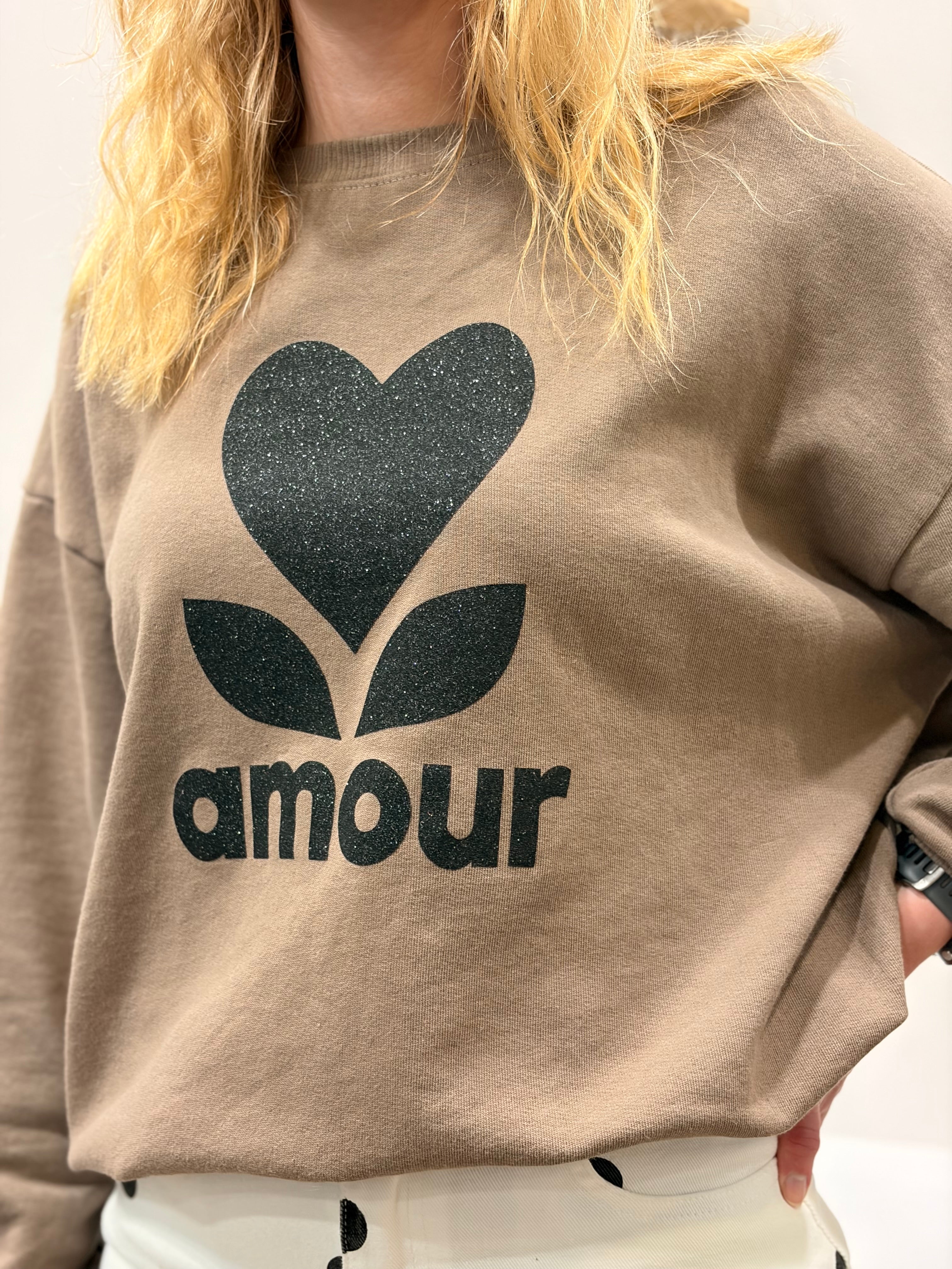 Sweat DAMOUR